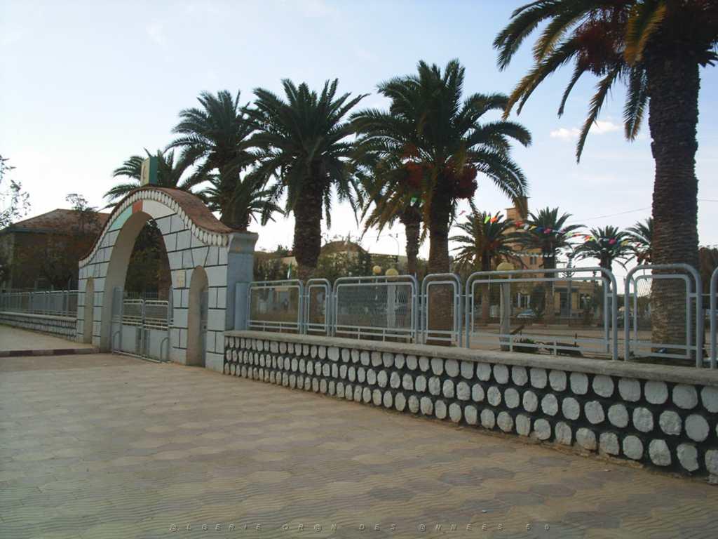 LE TELAGH JARDIN PUBLIC 02.JPG